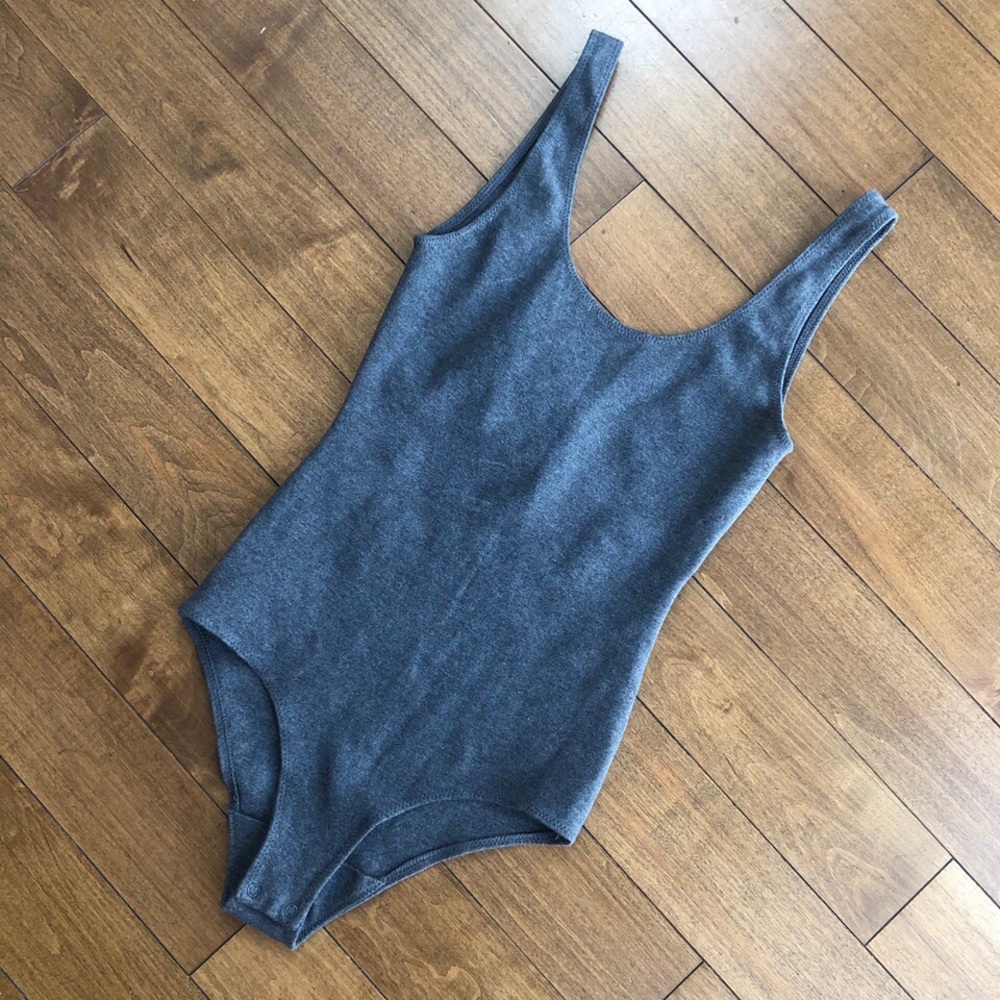 Aritzia Wilfred Free Grey Bodysuit (Size XS)